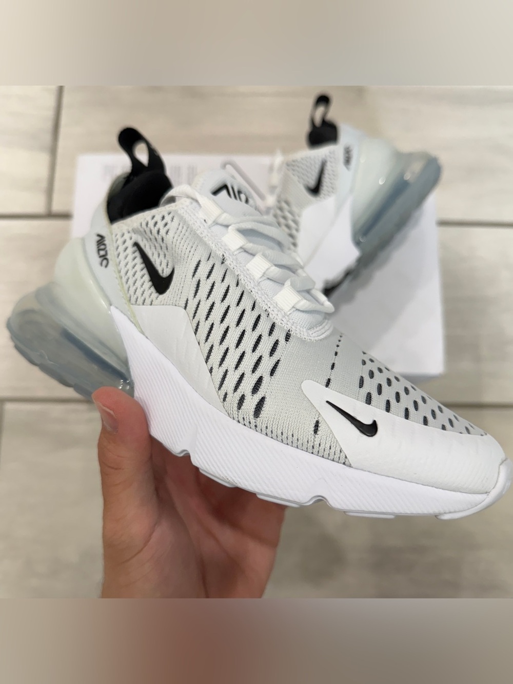 NIKE WOMENS AIR MAX 270 WHITE/BLACK AH6789-100